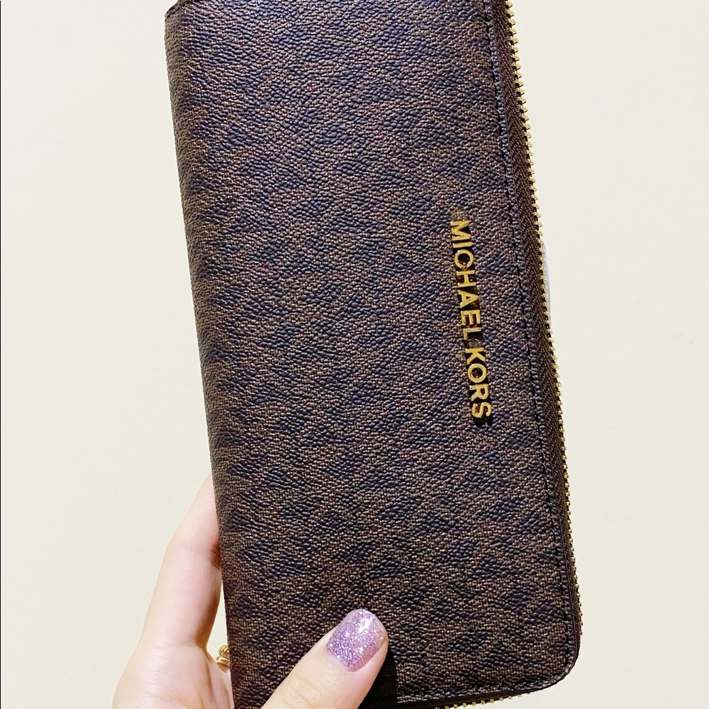 GabysBags👜💕-Michael Kors zip round Large Wallet - Picture 7 of 7